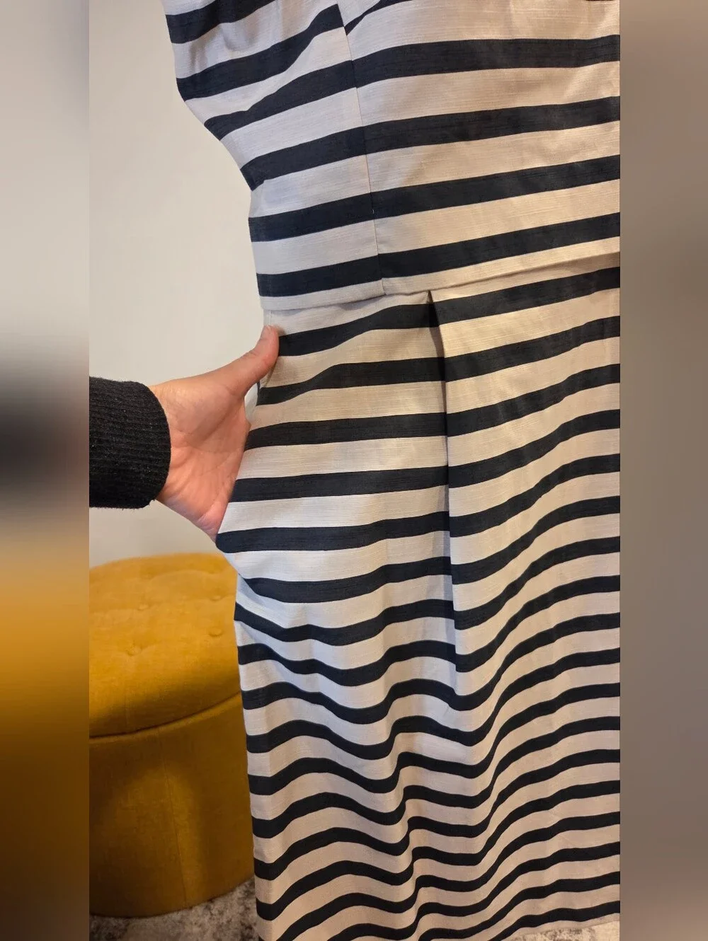 WEEKEND MAXMARA Striped Tie-Neck Sleeveless Dress in Black and White, Size 16 - Picture 6 of 16
